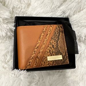 Tote&Carry Tan and Brown Leather Card Holder